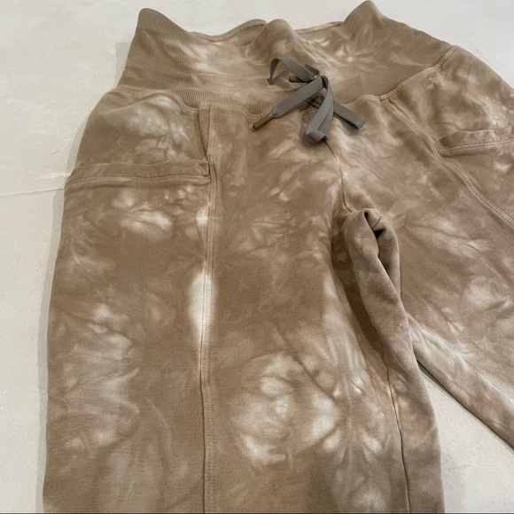 All In Motion Tie-Dye High-Rise Ribbed Jogger Pants | 25.5" | Olive Green | XS - Picture 4 of 4